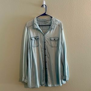 Light blue king sleeved button up